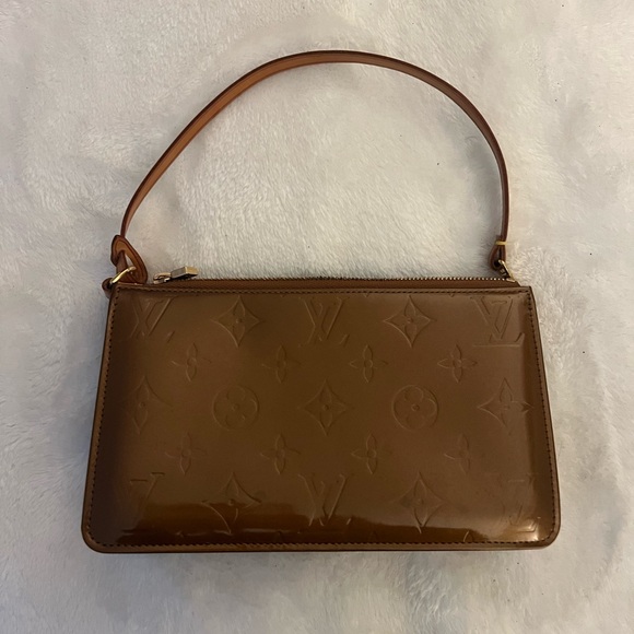 LOUIS VUITTON Pochette Lexington Monogram Verni Clutch/Shoulder Bag - Picture 3 of 9